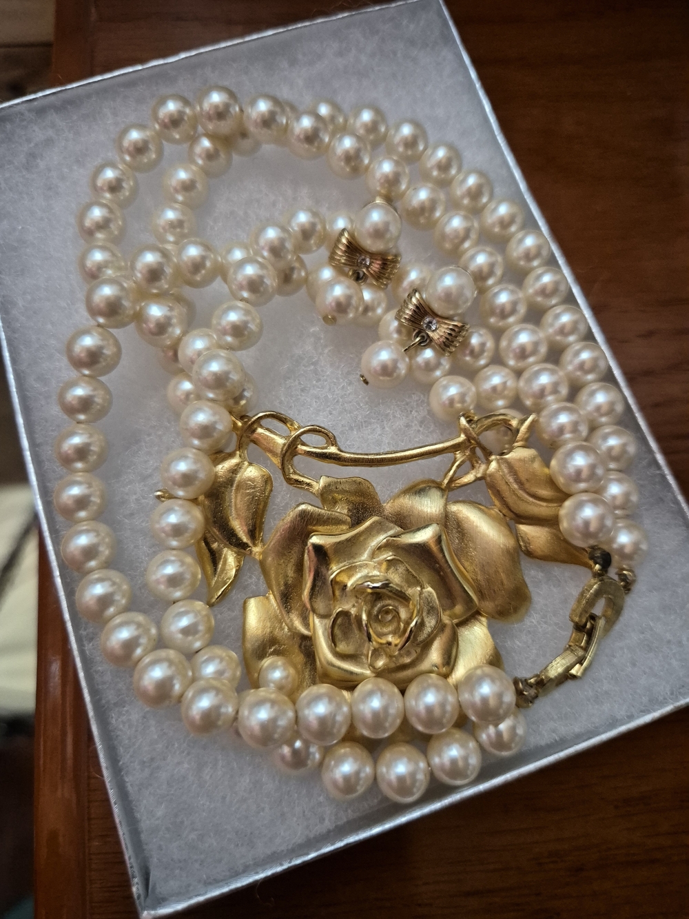 Very Rare Vintage Richelieu Pearl Necklace with Rose Pendant